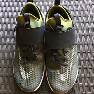 Nike size 8 army green